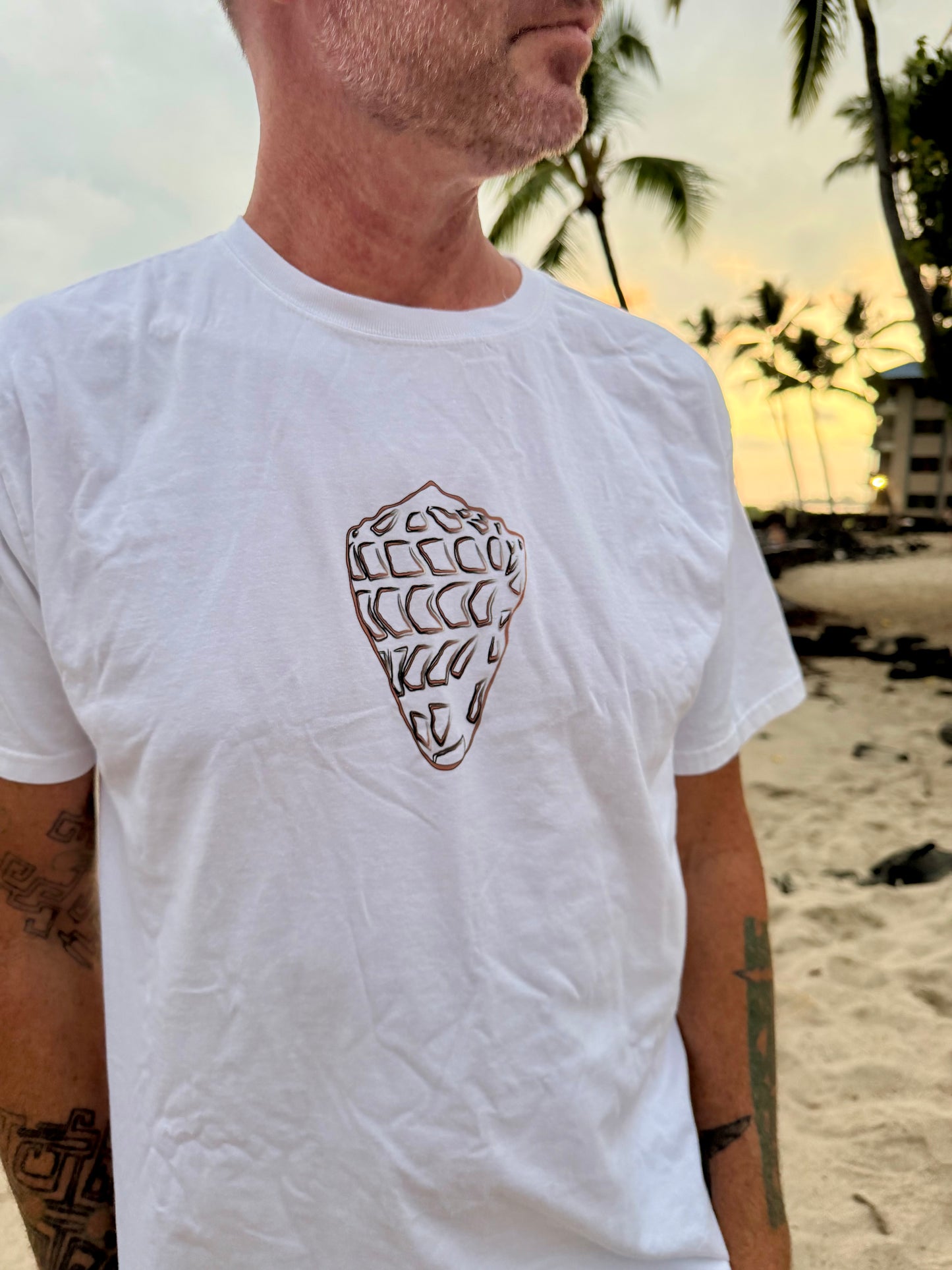 Hebrew Shell - pūpū ʻala - Organic Cotton T-Shirt